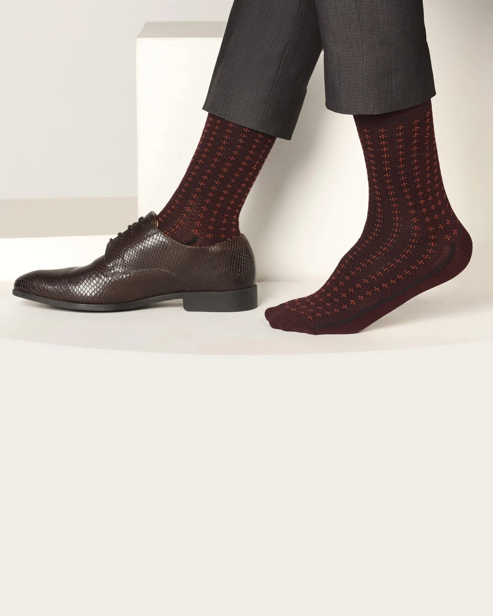 Cotton Maroon Textured Socks - Skull