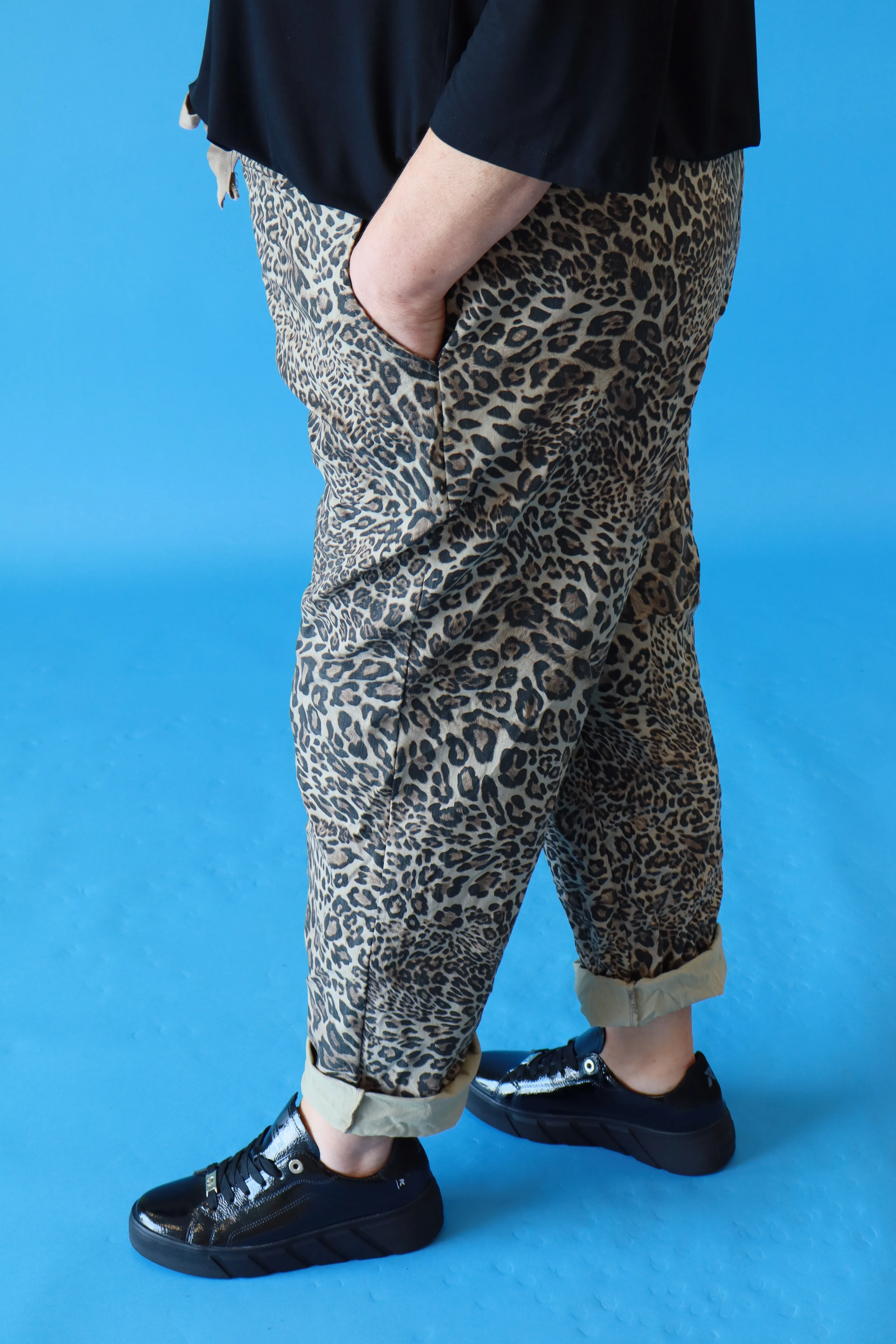 Toni Leopard Print Jogger in Tan