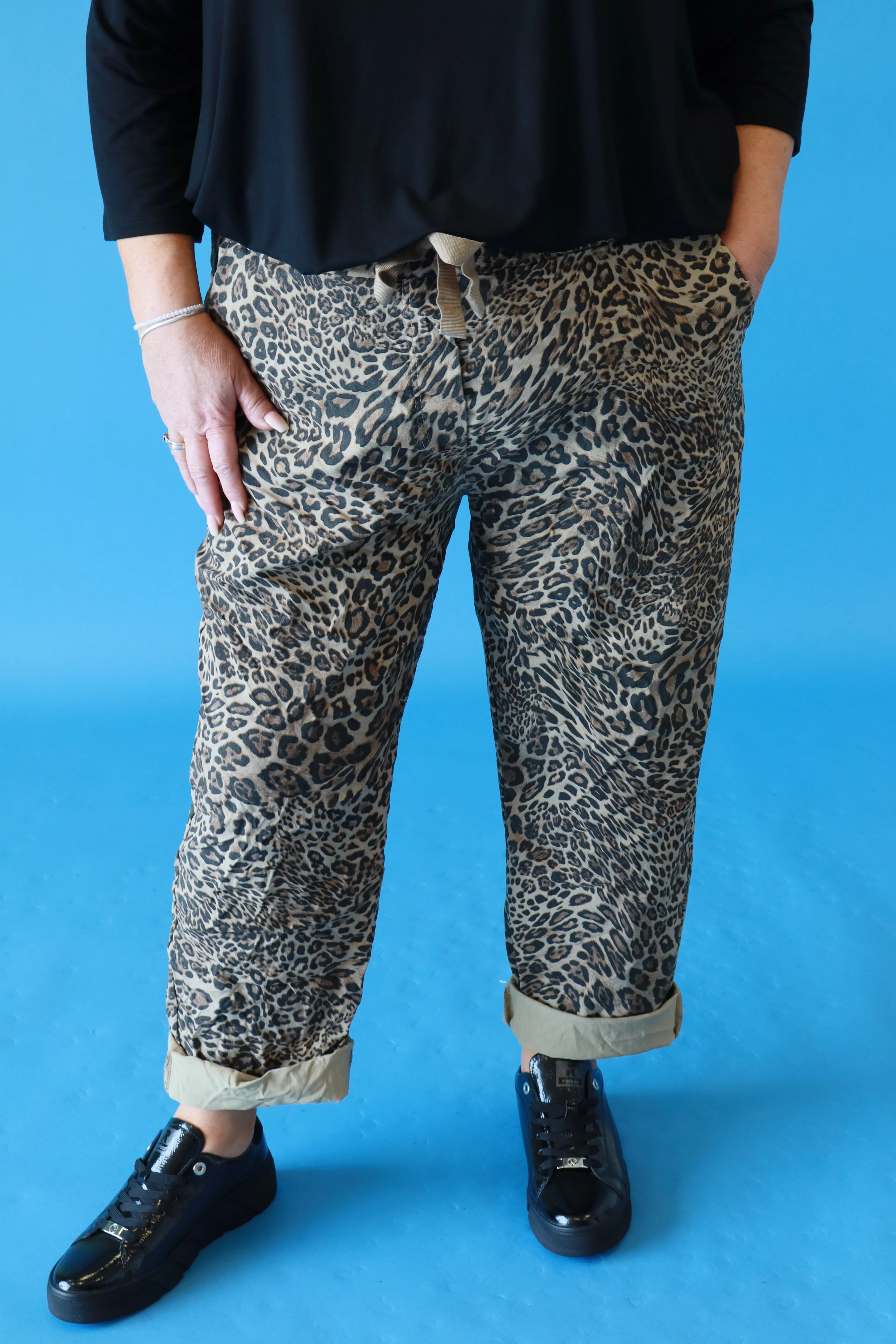 Toni Leopard Print Jogger in Tan